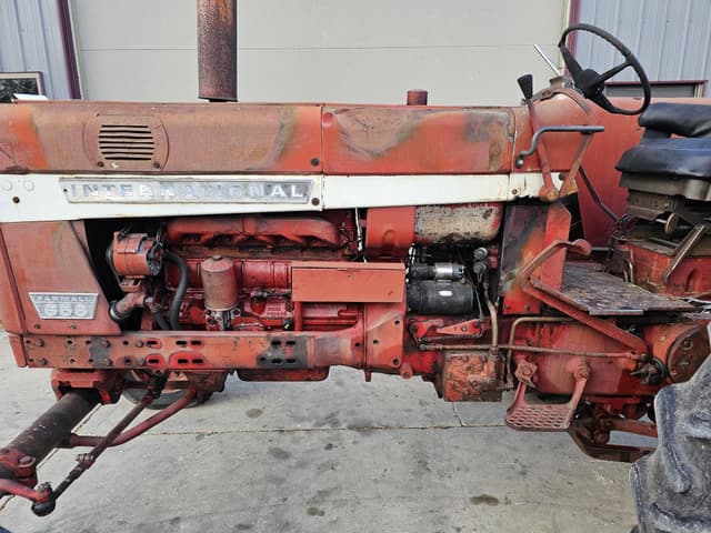 Image of International Harvester 656 equipment image 3
