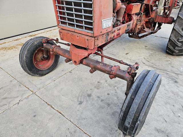 Image of International Harvester 656 equipment image 2