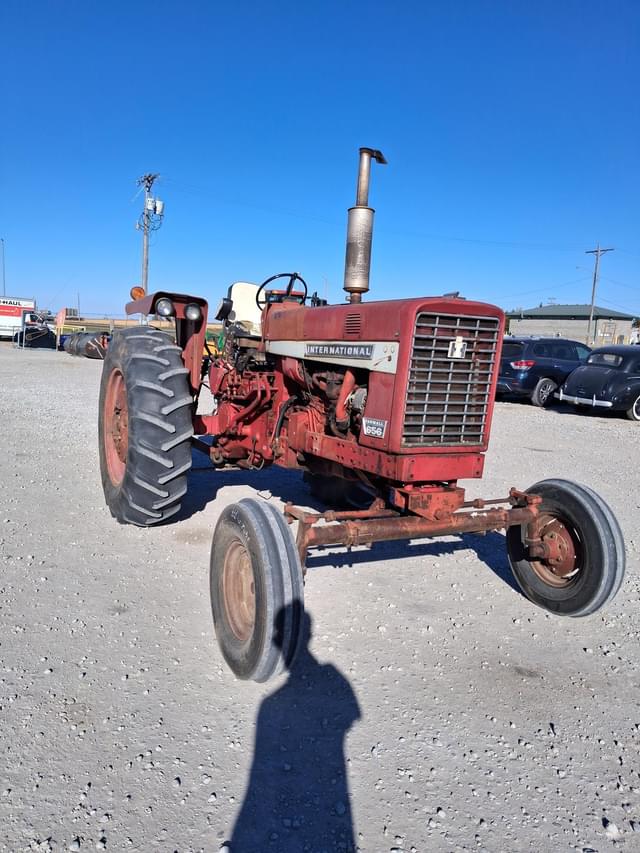Image of International Harvester 656 equipment image 3