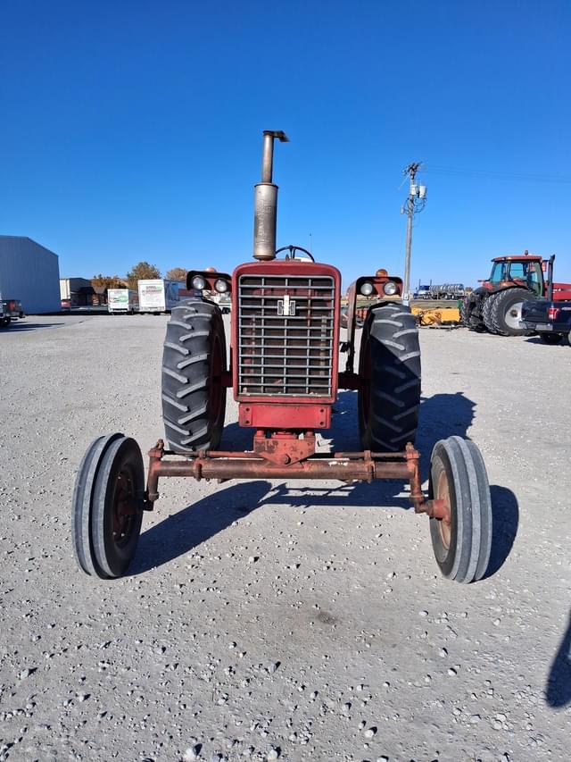 Image of International Harvester 656 equipment image 2