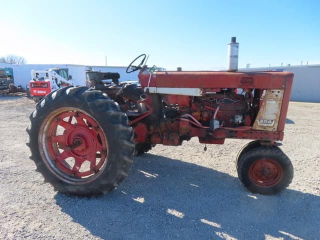 Image of International Harvester 656 equipment image 4