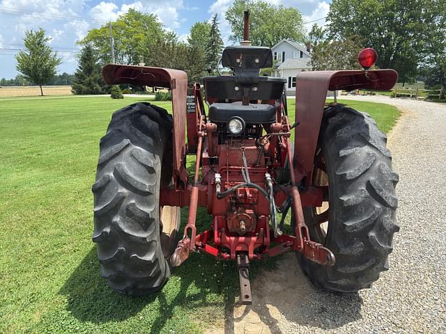 Image of International Harvester 656 equipment image 4