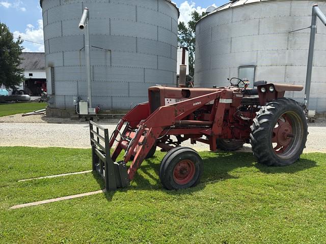Image of International Harvester 656 equipment image 3