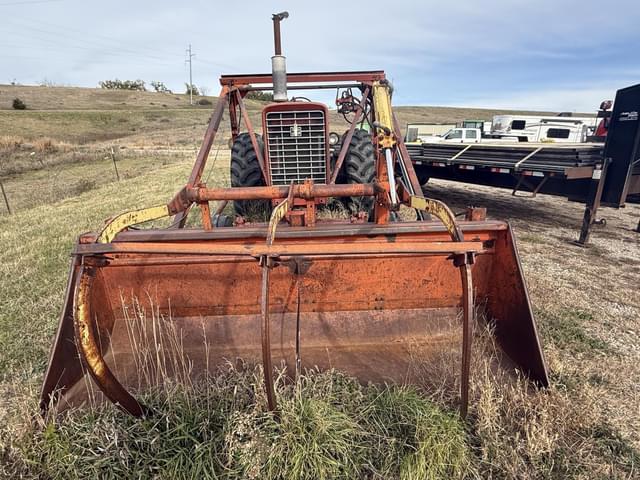 Image of International Harvester 656 equipment image 2