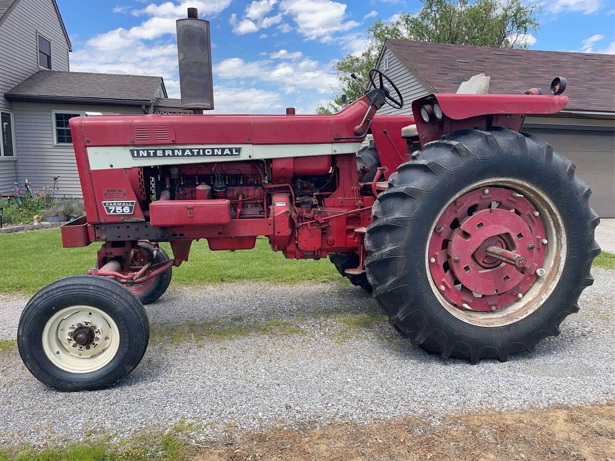 1968 International Harvester 756 Equipment Image0