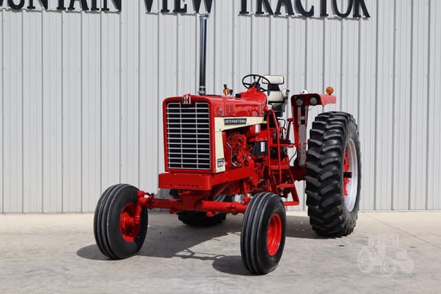 Image of International Harvester 856 equipment image 1