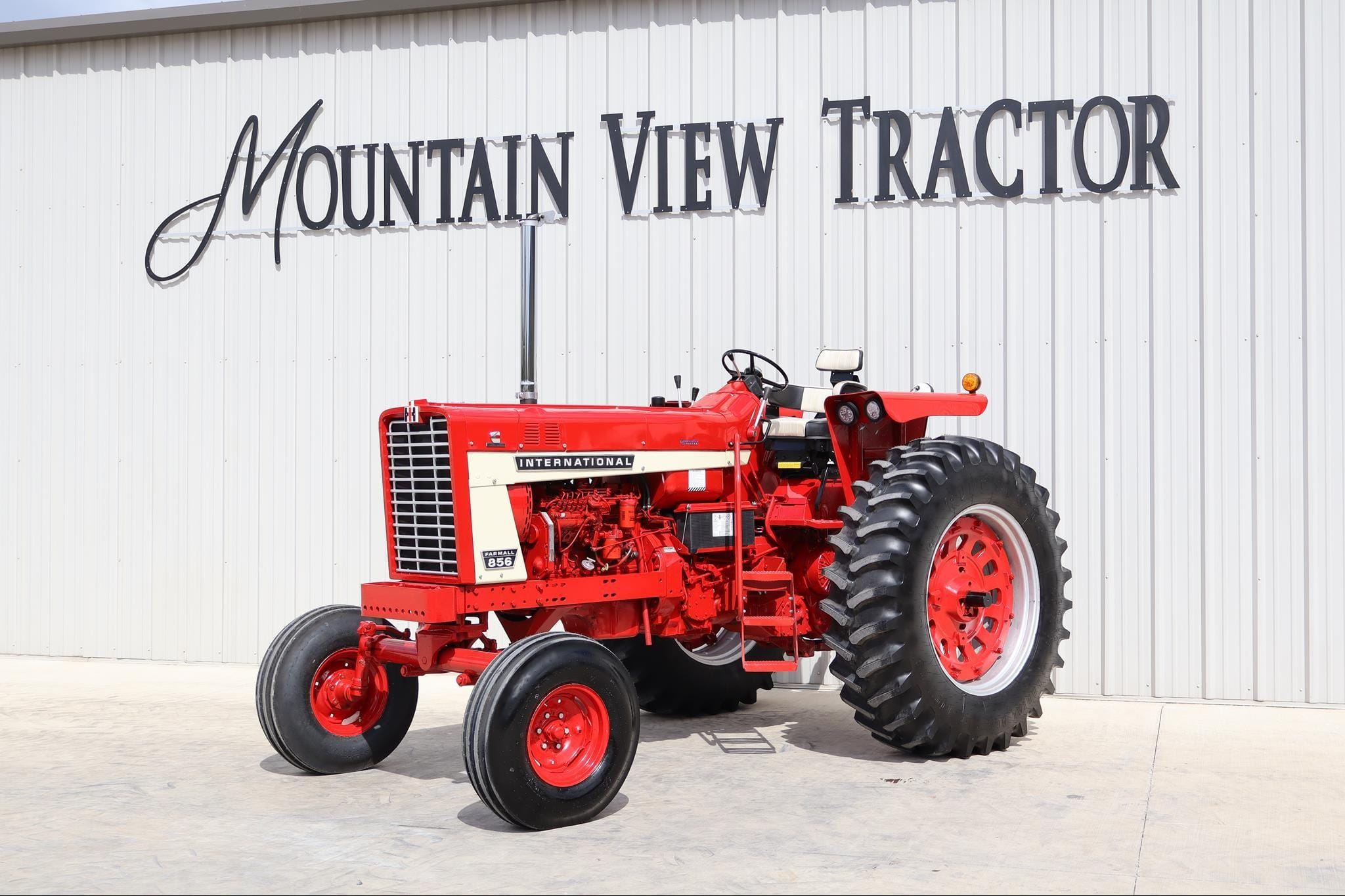 1968 International Harvester 856 Equipment Image0