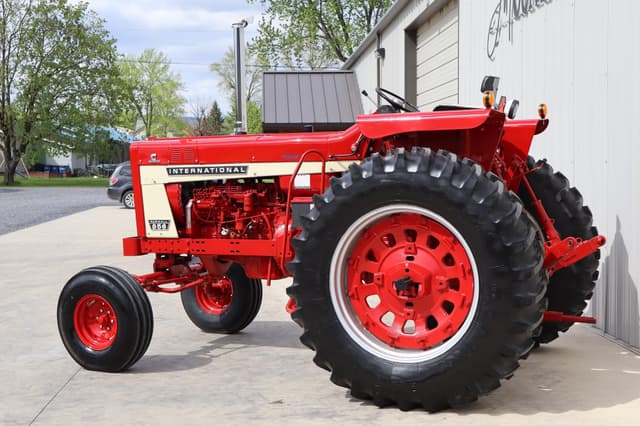 Image of International Harvester 856 equipment image 4