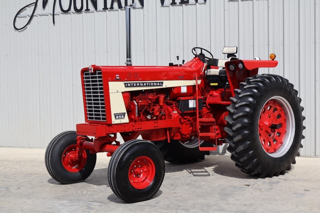 Image of International Harvester 856 equipment image 2