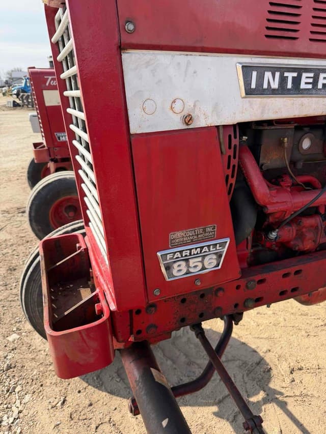 Image of International Harvester 856 equipment image 4
