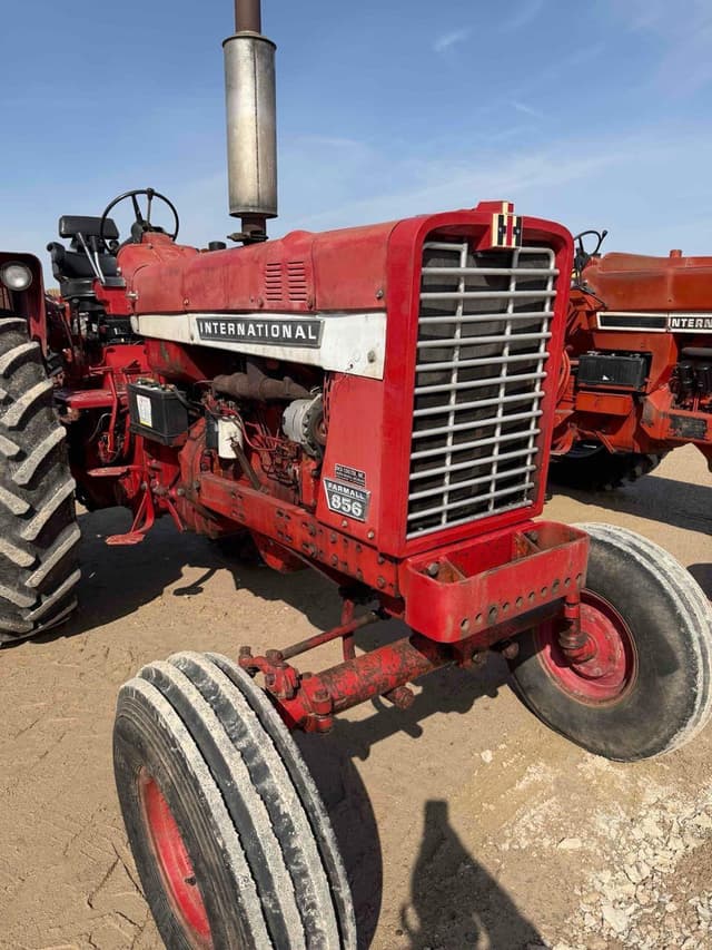 Image of International Harvester 856 equipment image 1
