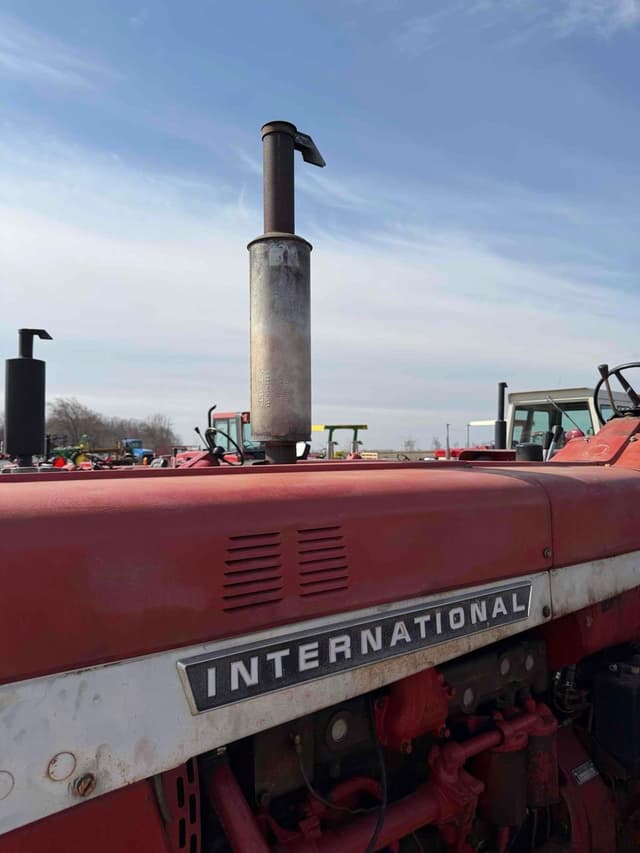 Image of International Harvester 856 equipment image 3