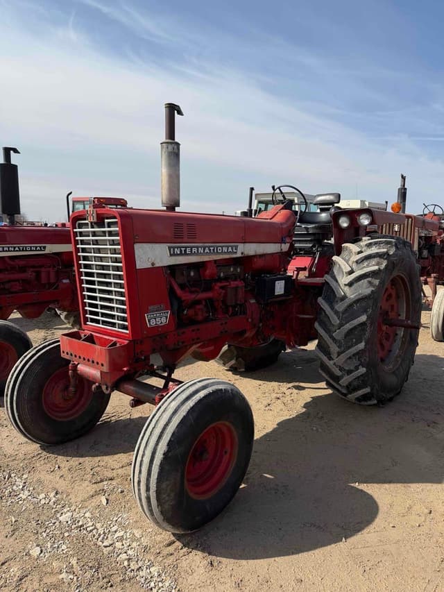 Image of International Harvester 856 equipment image 2