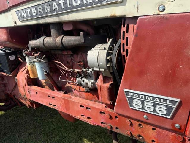 Image of International Harvester 856 equipment image 4
