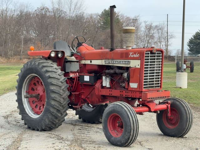 Image of International Harvester 1256 equipment image 2