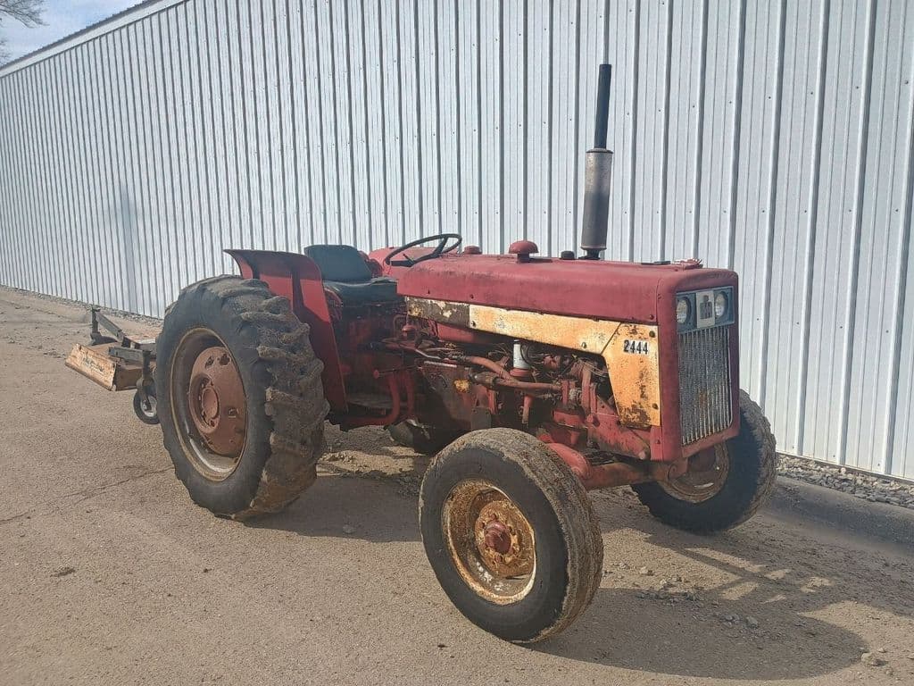 Image of International Harvester 444 Primary image