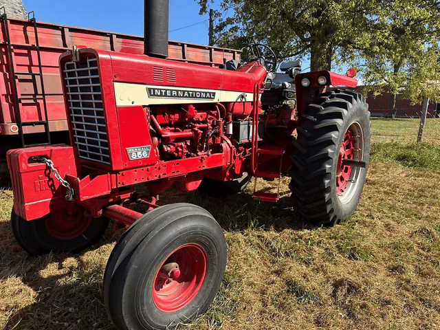 Image of International Harvester 856 equipment image 1