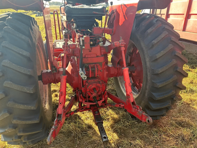 Image of International Harvester 856 equipment image 3