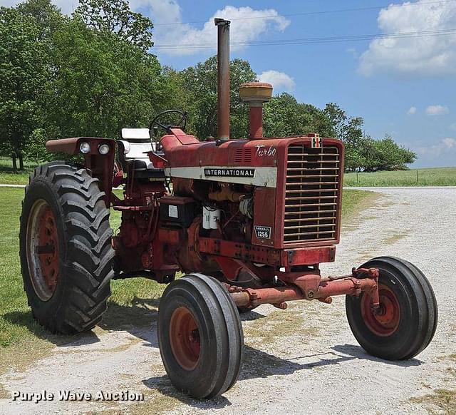 Image of International Harvester 1256 equipment image 2