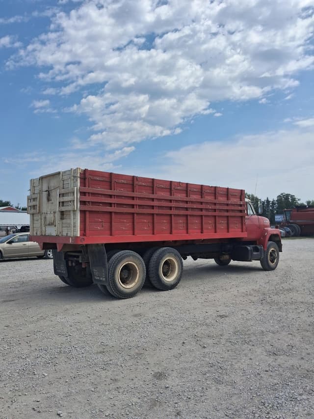 Image of International Loadstar equipment image 4
