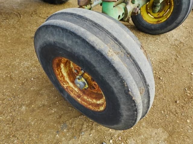 Image of John Deere 3020 equipment image 4