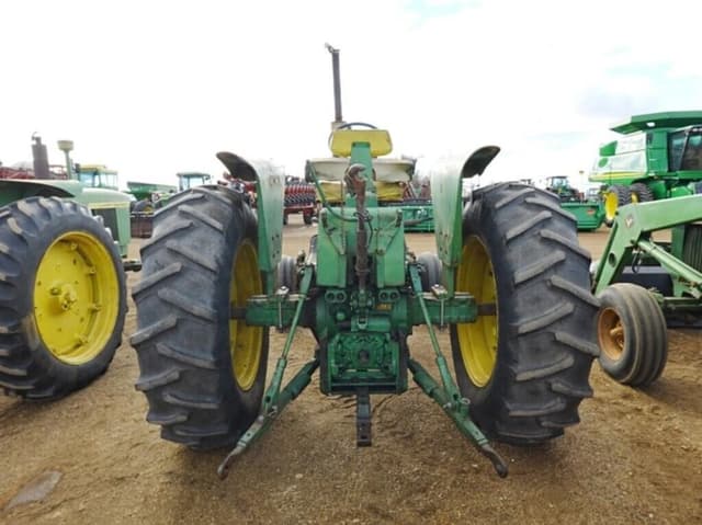 Image of John Deere 3020 equipment image 1