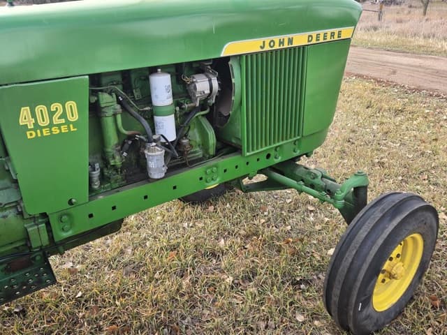 Image of John Deere 4020 equipment image 4