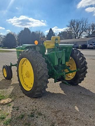 Image of John Deere 2520 equipment image 2