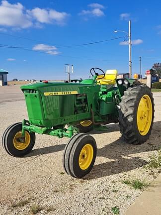 Image of John Deere 2520 equipment image 1