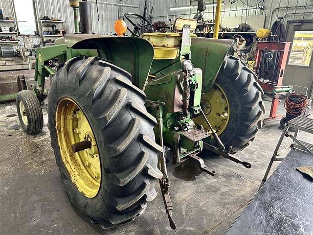 Image of John Deere 3020 equipment image 1