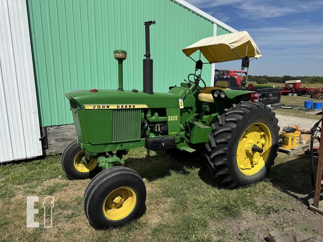 Image of John Deere 3020 Image 1
