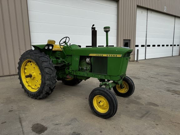 1968 John Deere 3020 Equipment Image0