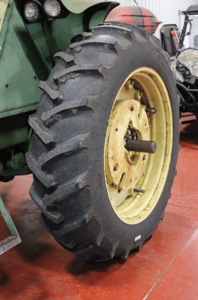Image of John Deere 3020 Image 1