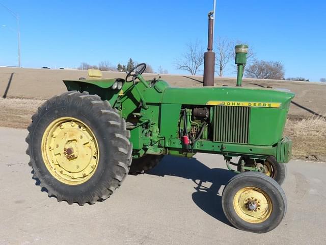 Image of John Deere 3020 equipment image 4