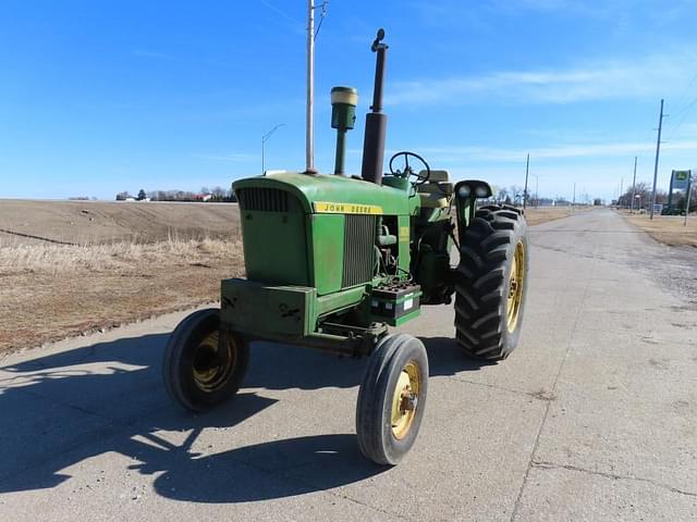 Image of John Deere 3020 equipment image 1