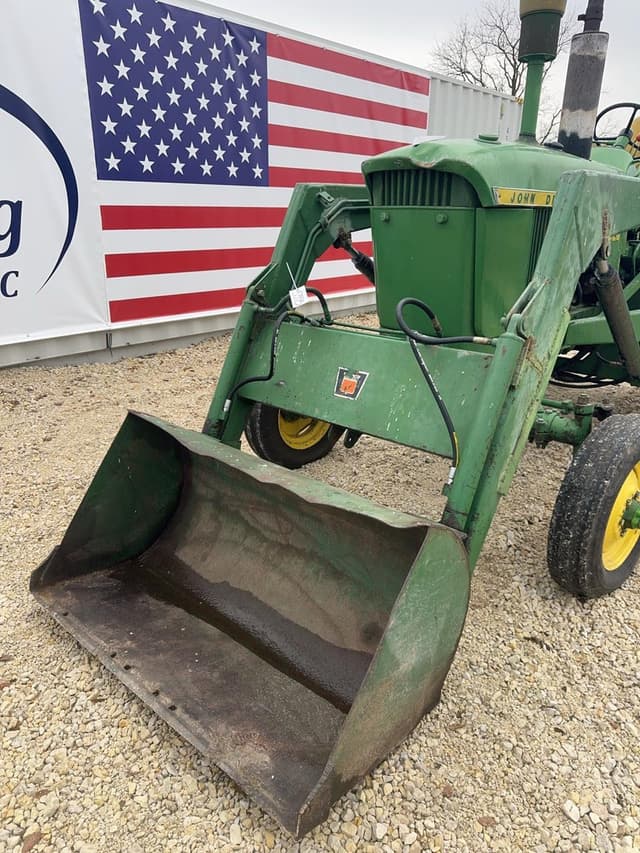 Image of John Deere 3020 equipment image 3