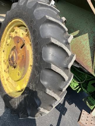 Image of John Deere 3020 equipment image 2