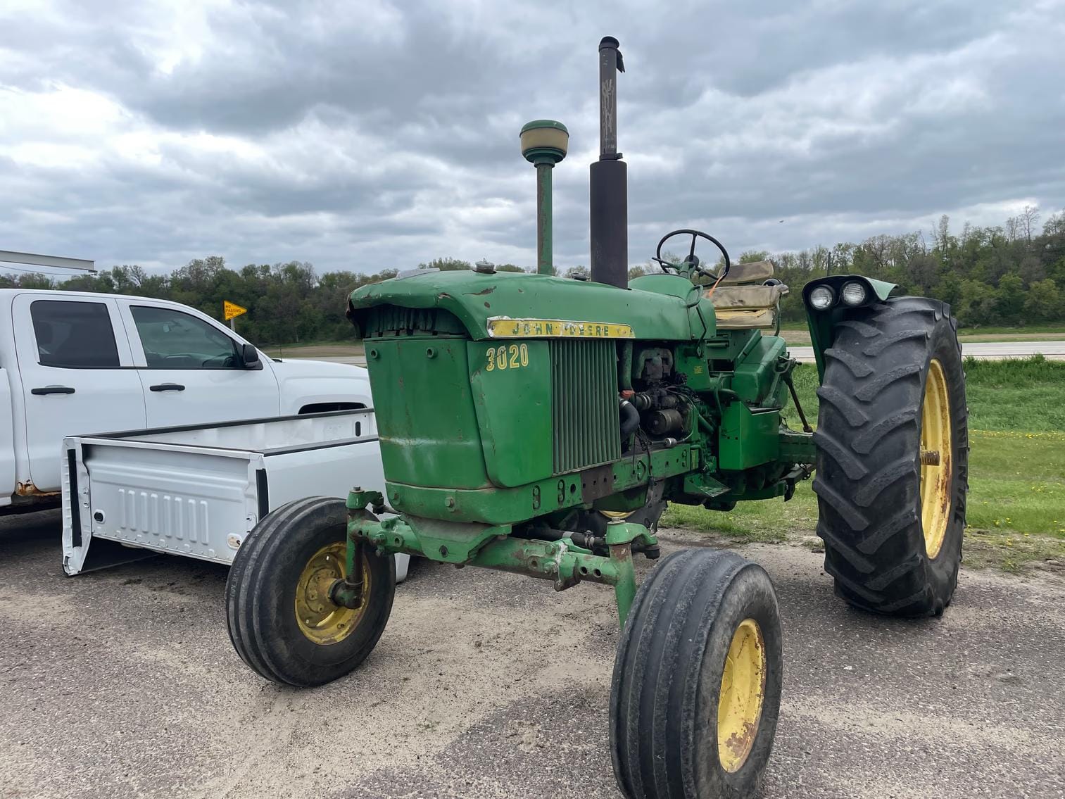 1968 John Deere 3020 Equipment Image0