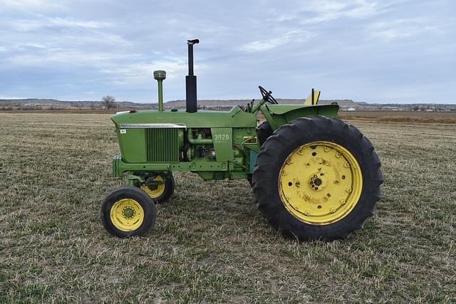 Image of John Deere 3020 equipment image 2