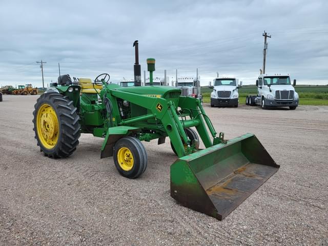 Image of John Deere 3020 equipment image 1