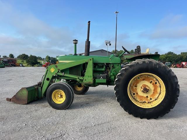 Image of John Deere 4020 equipment image 2