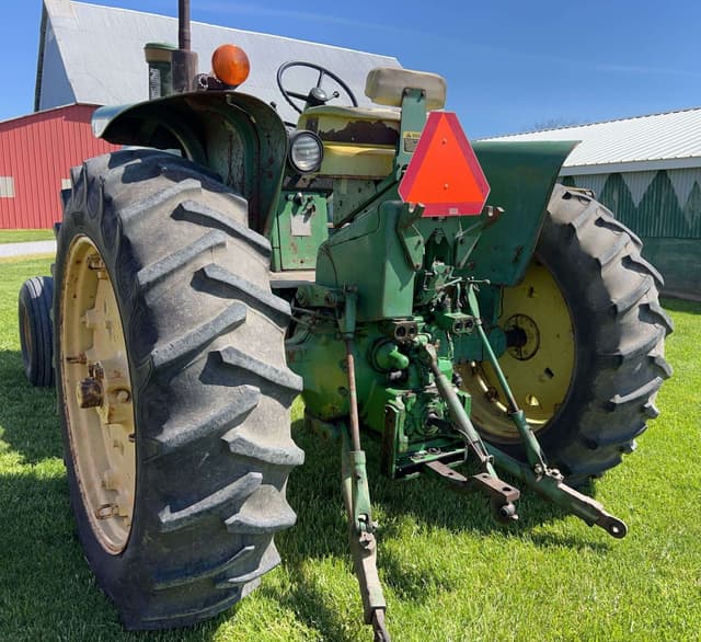 Image of John Deere 4020 equipment image 2