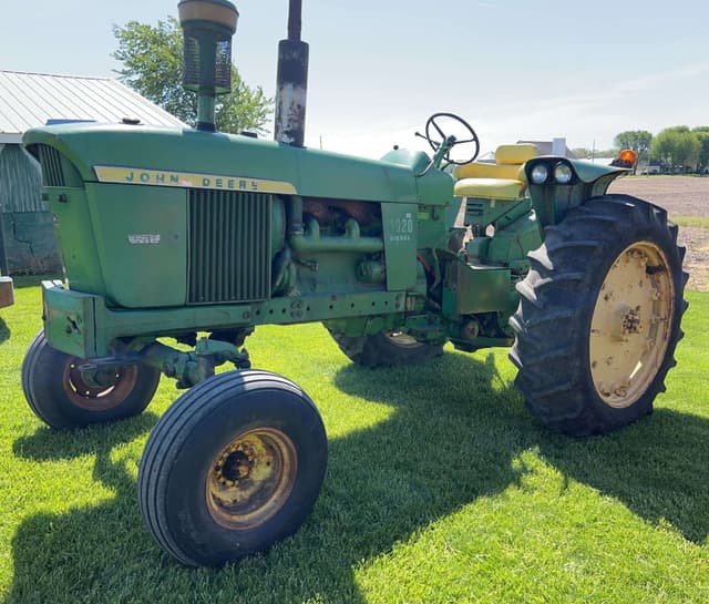 Image of John Deere 4020 equipment image 1
