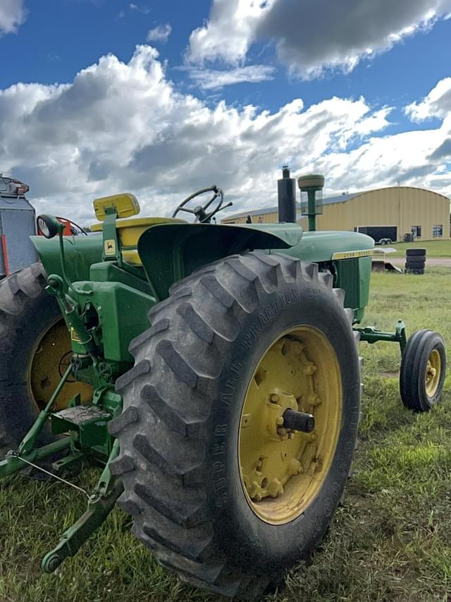 Image of John Deere 4020 equipment image 2