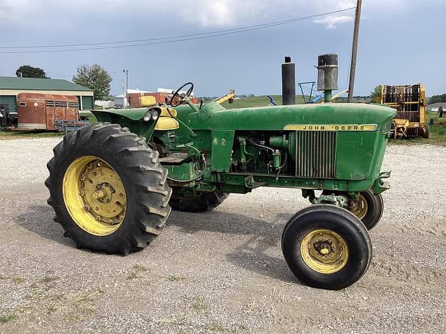 Image of John Deere 4020 equipment image 2