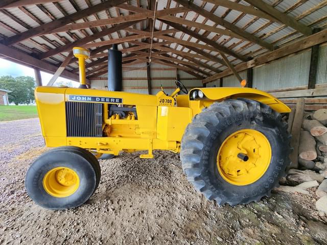 Image of John Deere 700A equipment image 2