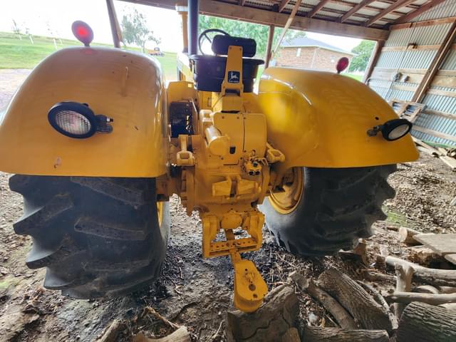 Image of John Deere 700A equipment image 4
