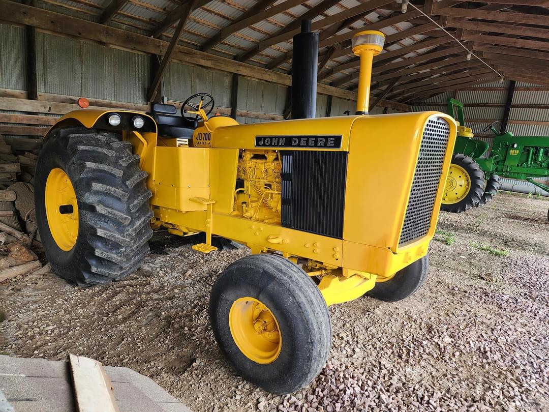Image of John Deere 700A Primary image