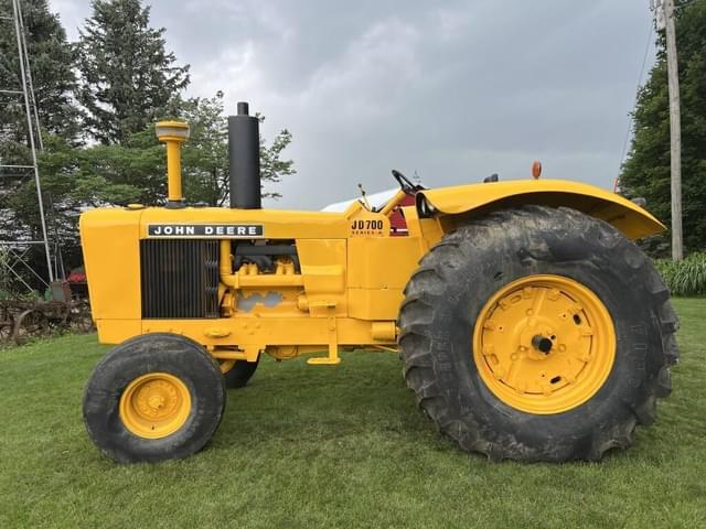 Image of John Deere 700A equipment image 1