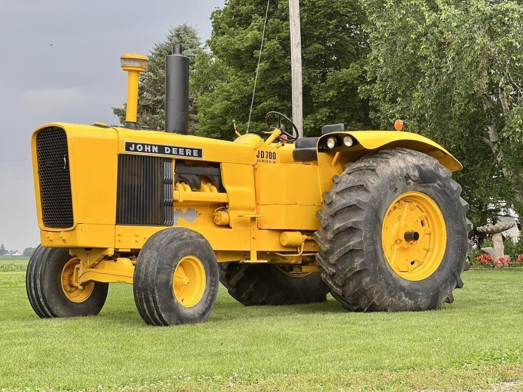 Image of John Deere 700A Primary image